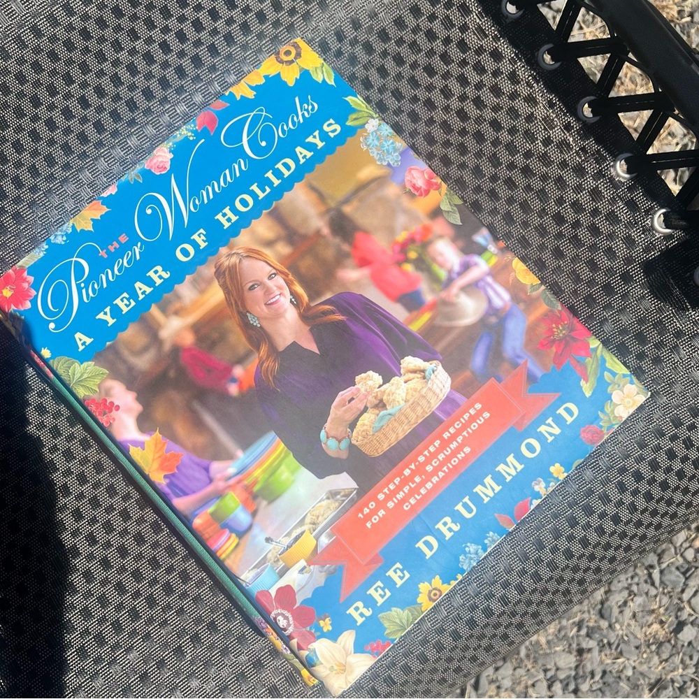 The Pioneer Woman Cooks: Festive Holiday Recipes in Blue and Red